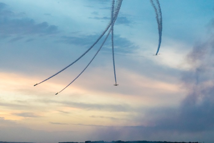 flight-847654_1280